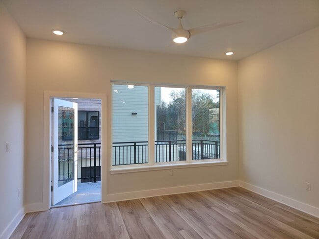 Building Photo - FOR RENT 3 bed, 3.5 bath, 3 level brand new condo