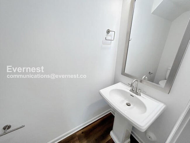 Building Photo - 825 Key St