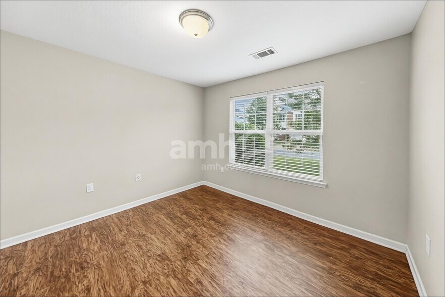 Building Photo - 410 Lind Point Ln