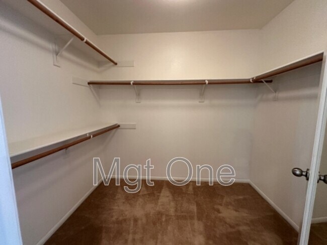 Building Photo - 1242 English Oak Way