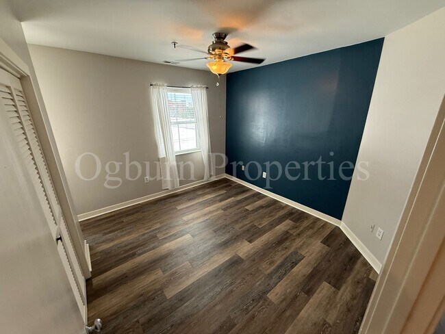 Building Photo - 315-507 N. Spruce St-1BR/1.5BA-Downtown APT!!!