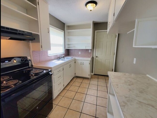 Building Photo - 2 Bed 1 Bath Home in the Bill Atkinsons Ra...