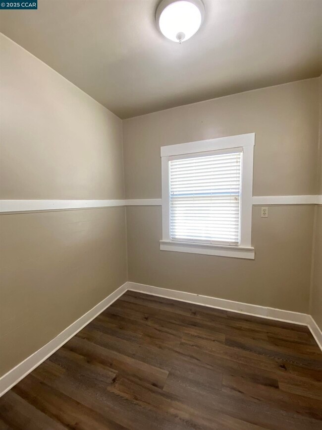 Building Photo - 43 W 11th St