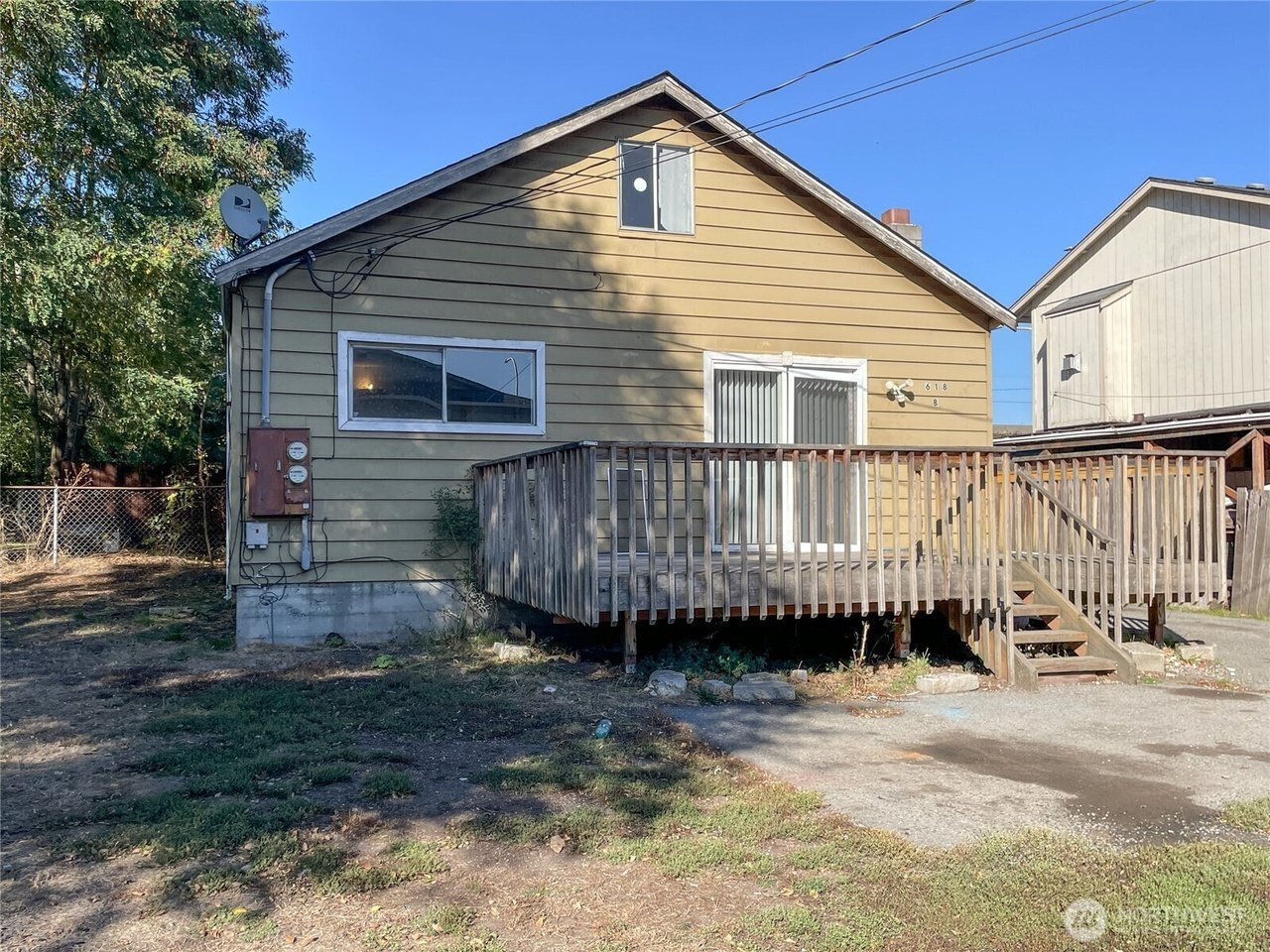 Building Photo - 618 5th St SE