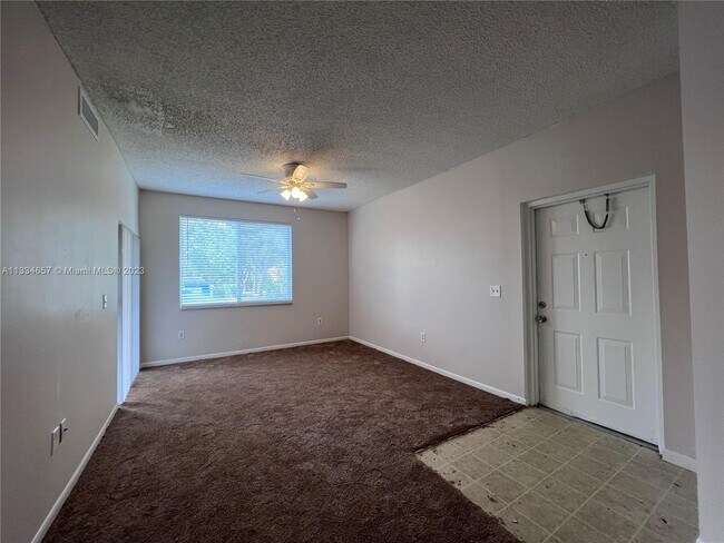 Building Photo - 6952 SW 39th St