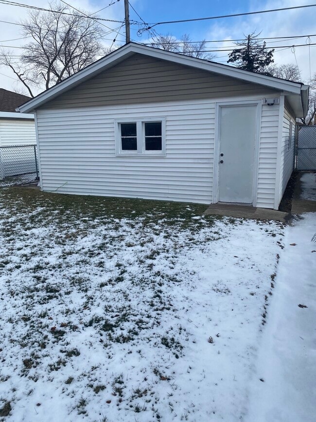 Building Photo - 4517 Cracow Ave