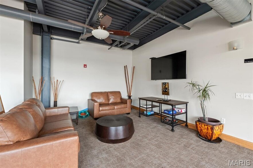 Building Photo - 2323 Locust St