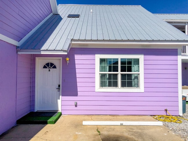 Building Photo - 5218 Beach Dr