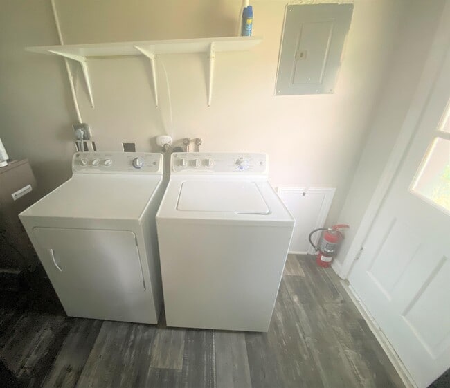 Building Photo - 8 Clarke St