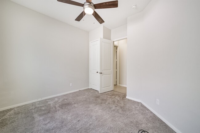 Building Photo - 10334 Solitaire Cir