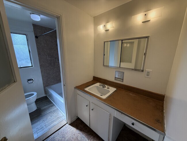 Building Photo - 3213 San Pedro Dr NE
