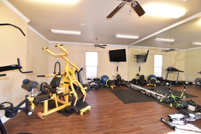 Building Photo - 7871 Oak Creek Trl