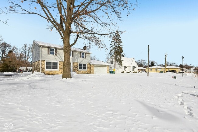 Building Photo - 218 W Main St