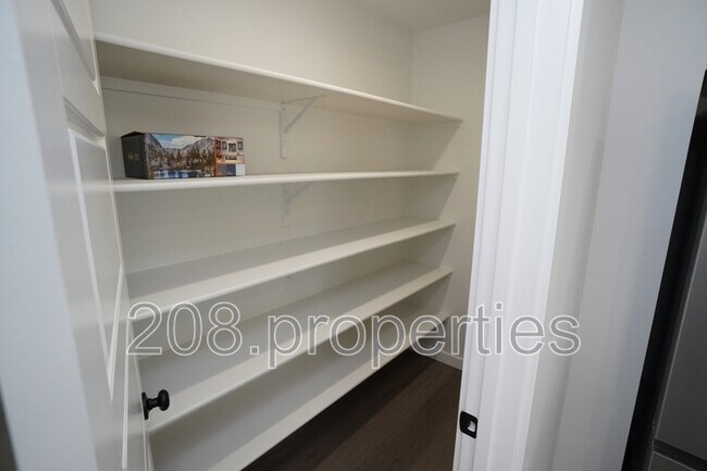 Building Photo - 5813 W Stavros St