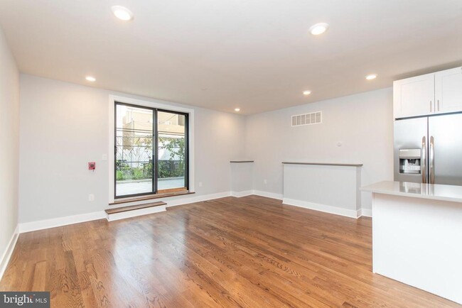Building Photo - 814 N Uber St