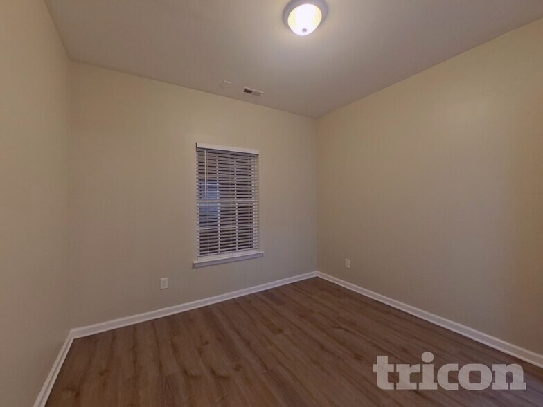 Building Photo - 215 Harrowfield Heights