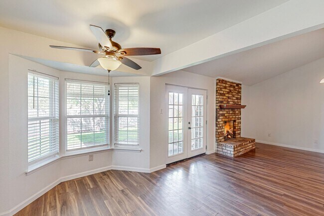 Building Photo - Adorable 1 Story Ready for Move In!  Birdville ISD!