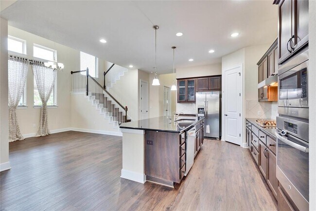 Building Photo - 14208 Tyburn Trail