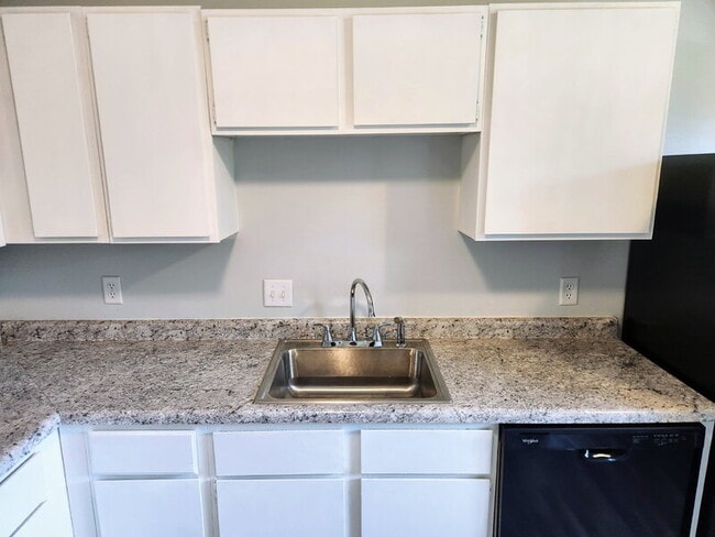 Building Photo - 1627 E Glenwood Dr