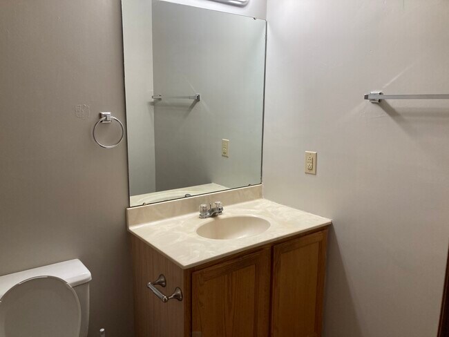 Building Photo - 130 Lauren Circle Apt C