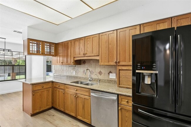 Building Photo - 1401 Dragon Dr