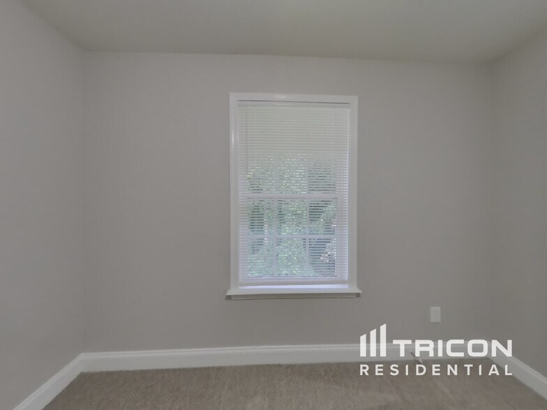 Building Photo - 2457 Terra Dr