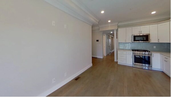 Building Photo - 132 Chelsea St