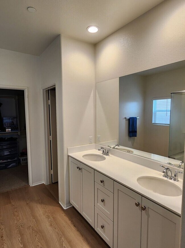 Building Photo - Upgraded Level Entry Home with Mountain Views!