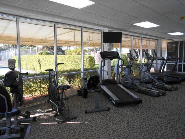 Building Photo - 220 Lake Constance Dr
