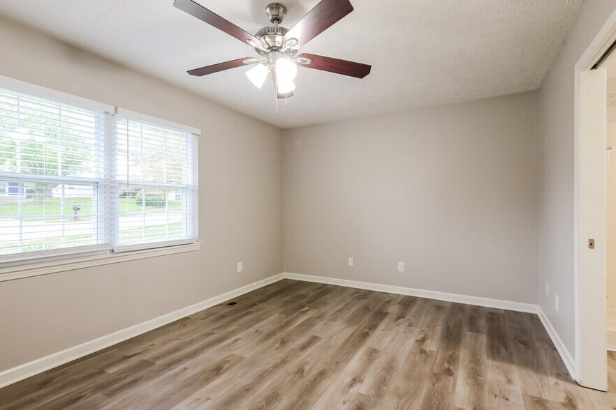 Building Photo - 7352 Southern Lakes Dr