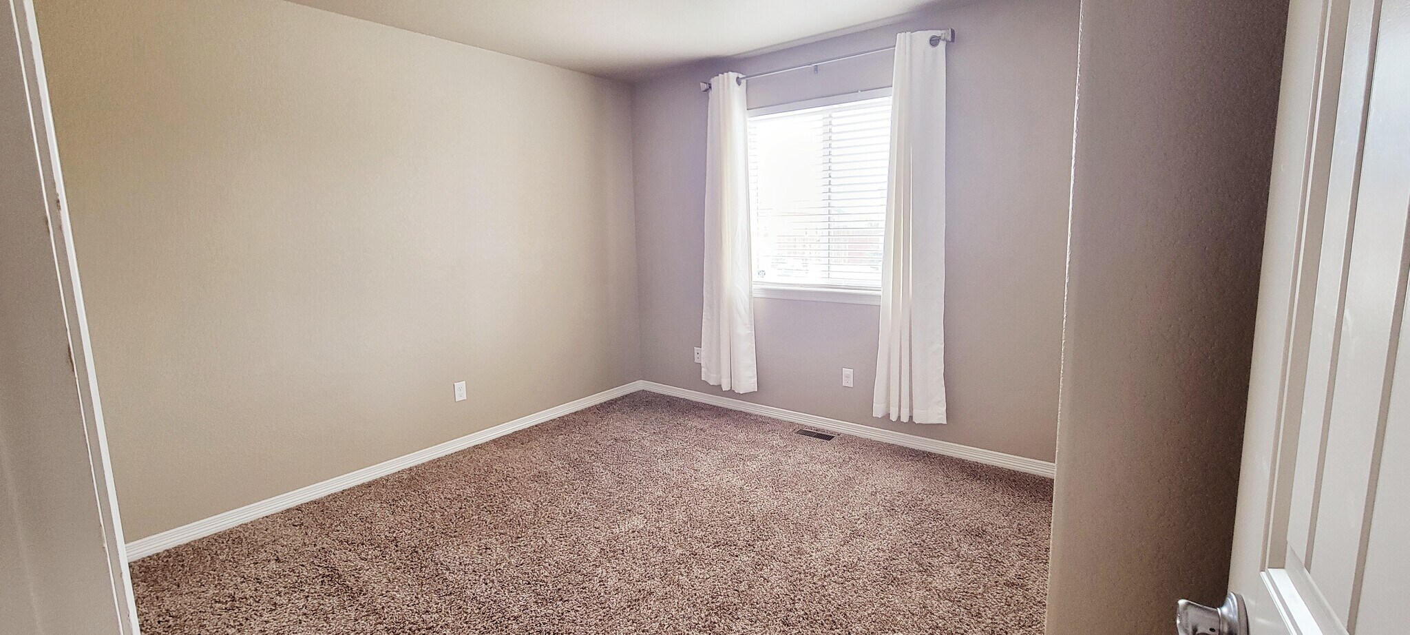 Building Photo - 6729 Kearsarge Dr