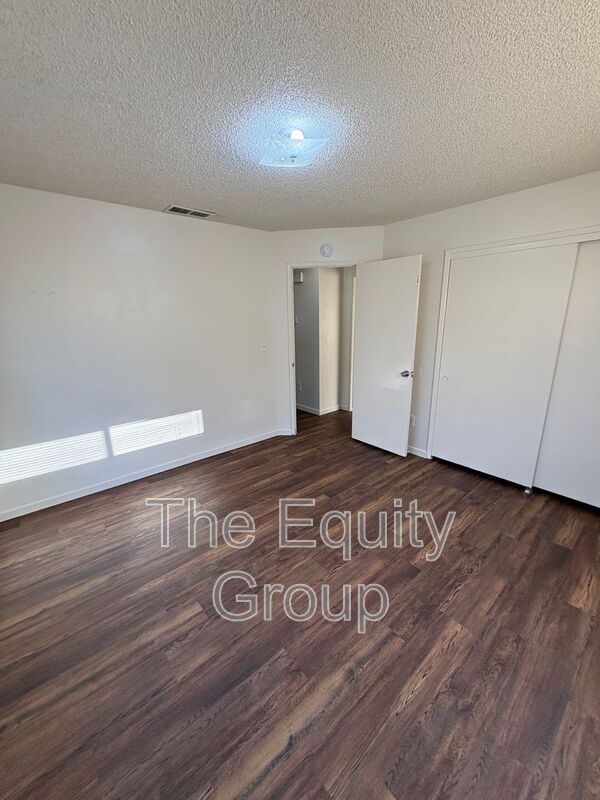 Building Photo - 310 1/2 N Park Street
