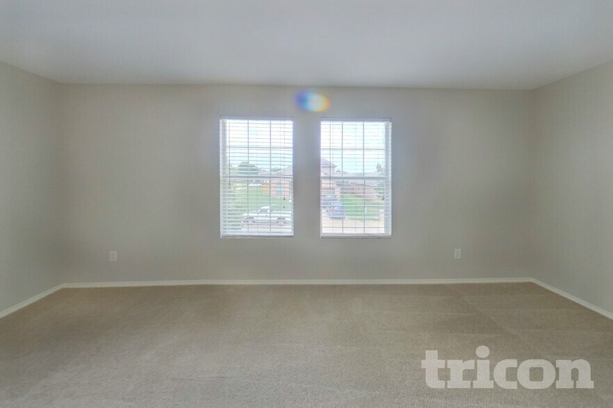 Building Photo - 1221 Dianthus Dr