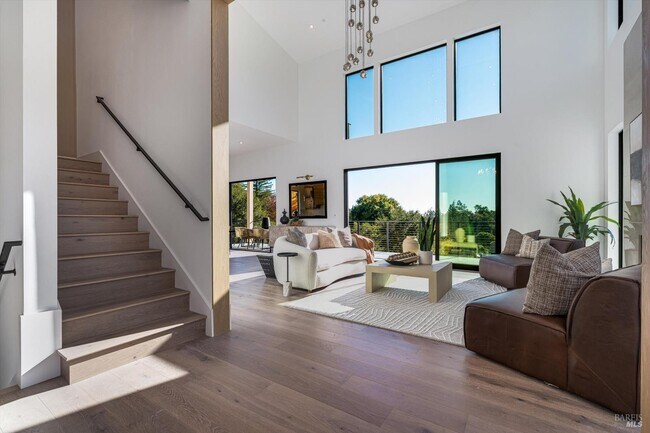 Building Photo - 1580 Clear Ridge Dr