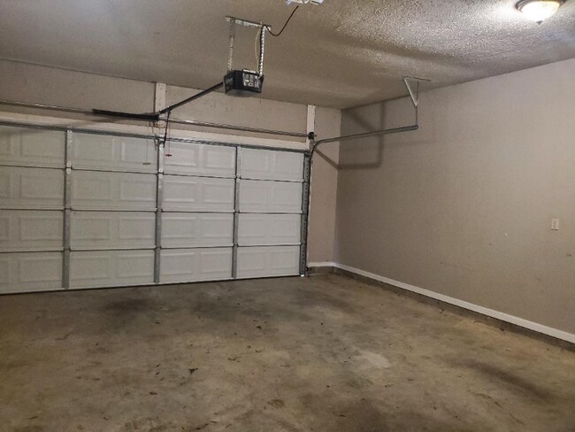 Building Photo - 183 Melody Ln