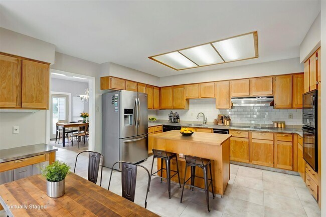 Building Photo - 2601 S Broadway St