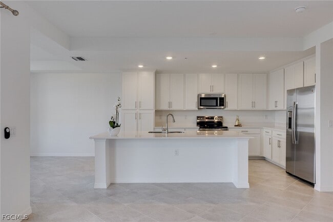 Building Photo - 15375 Grn Acrs Ave