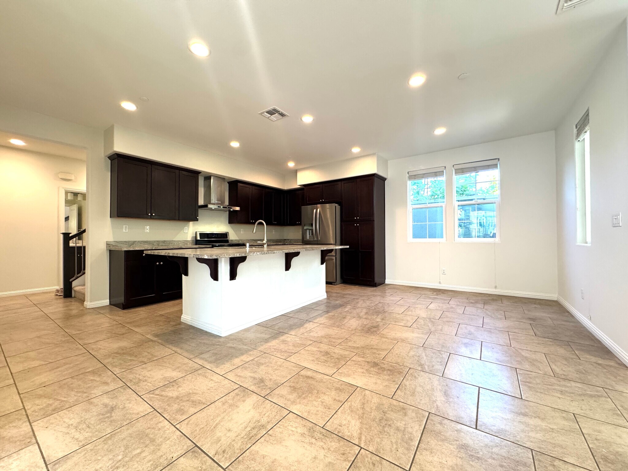 Building Photo - 2616 Admiral Cir