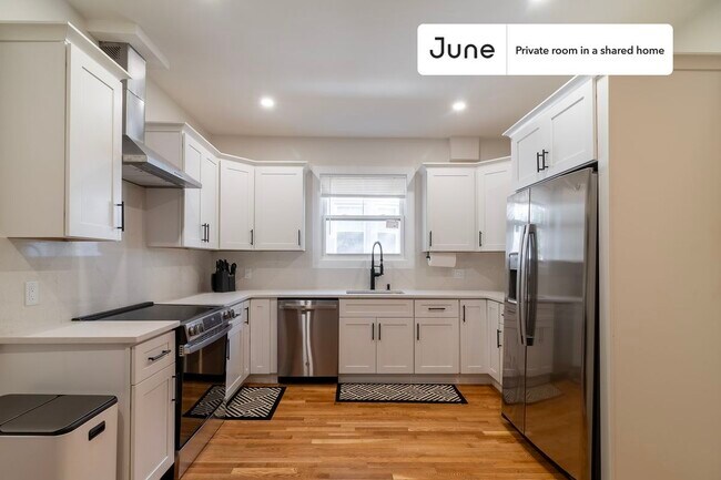 Building Photo - Room in Shared 5 bed/2 bath home in Roxbury