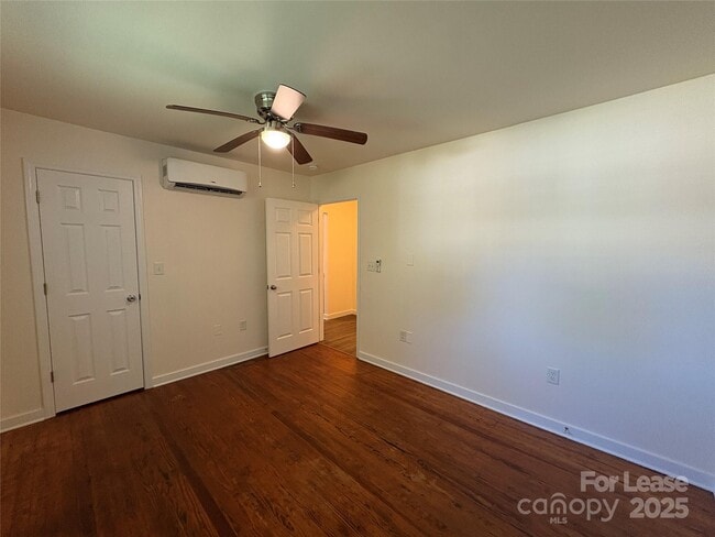 Building Photo - 2827 Morson St