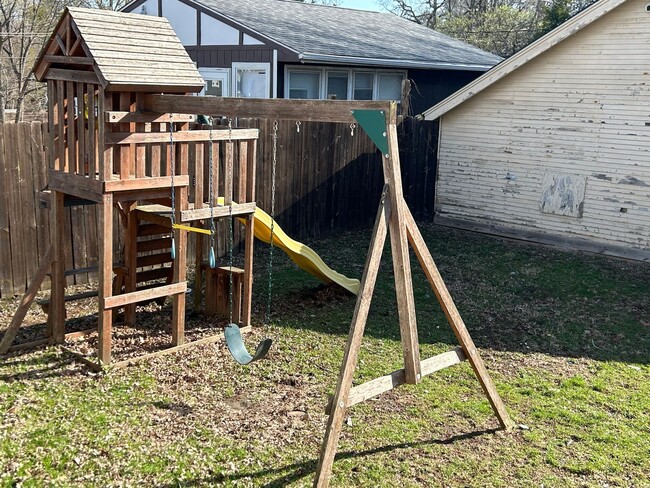 Building Photo - House for Rent