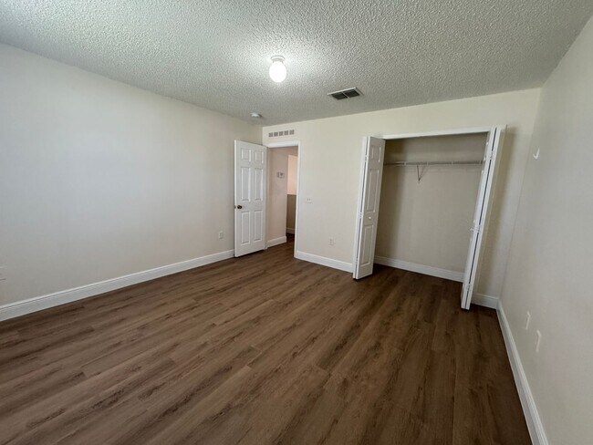 Building Photo - Spacious and Comfortable House for Lease