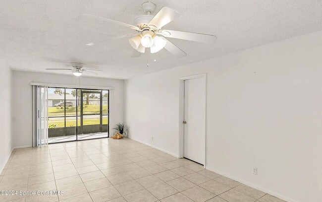 Building Photo - 126 Lancha Cir