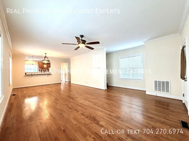 Building Photo - 319 Woodvale Pl