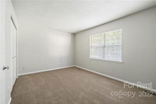 Building Photo - 3916 Briarhill Dr