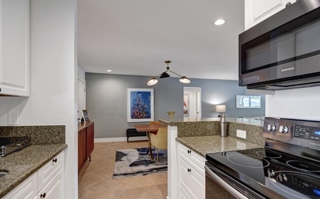 Building Photo - Serene Oasis Condo in Palm Springs