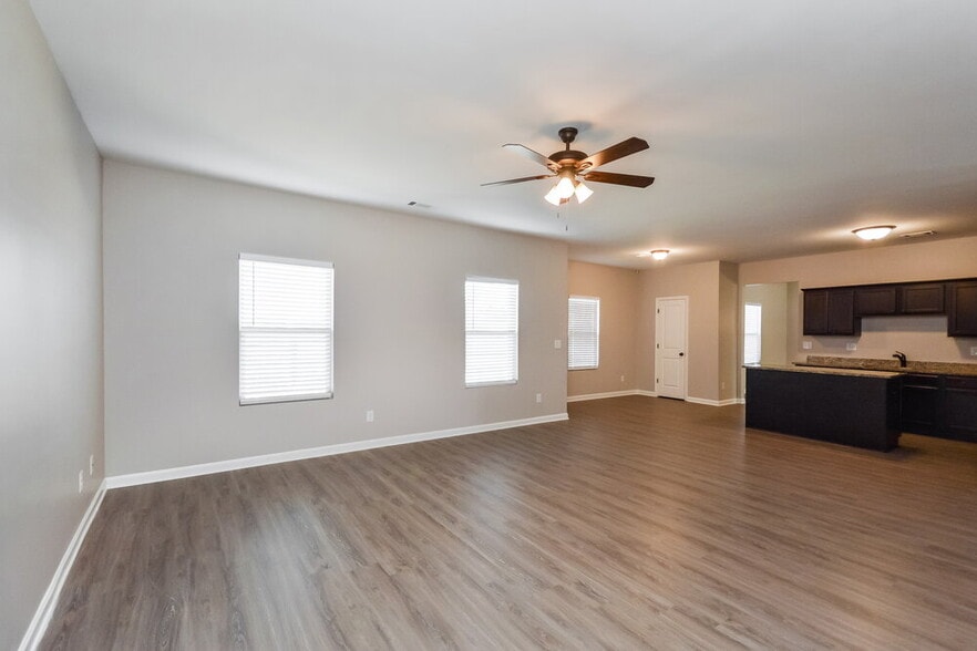 Building Photo - 4047 Clay Ct SE