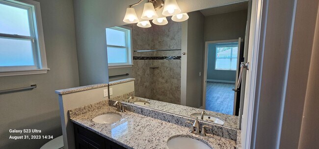 Building Photo - New 3/2/2.5 Home with Upgrades