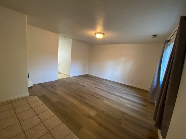 Building Photo - "2-Bedroom Townhouse with 2 Full Baths in the Heart of Saint George - Spacious 1,290 Sq. Ft. Retr...