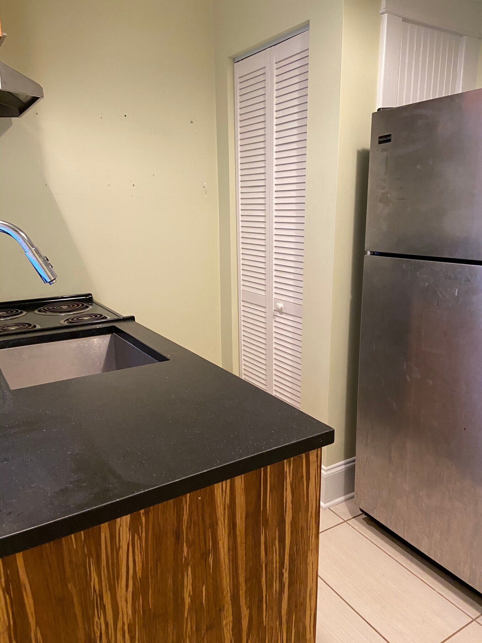 Galley Kitchen - 2306 Parkwood Ave
